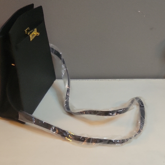 Small Black Leather Crossbody Lock & Key Bag NWT - Picture 5 of 7